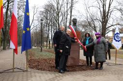 The symbolic unveiling of the monument