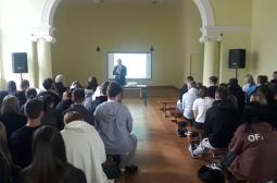 Foto 1:  Uczniowie Zespołu Szkół w Janowie Podlaskim z zainteresowaniem słuchają wykładu Zygmunta Niechody